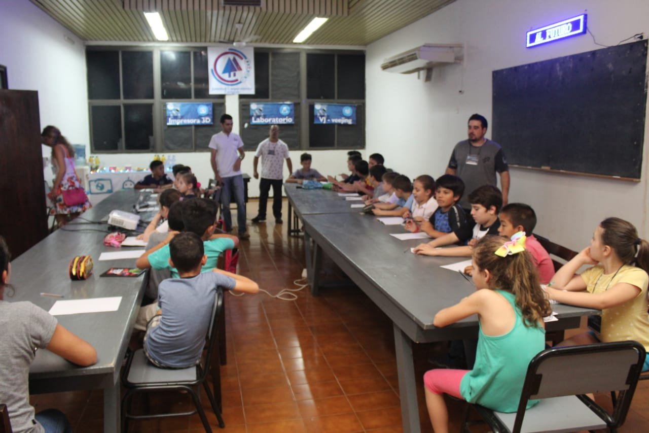 Escuela Play: Los robots tienen que responder a la creatividad de los alumnos