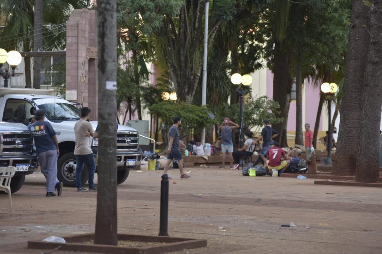 Tareferos dejaron la plaza y liberaron a los detenidos