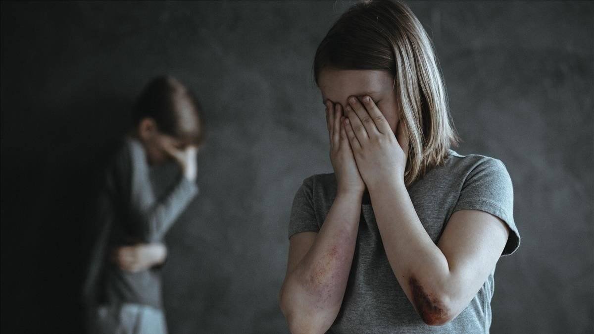 Violó y dejó embarazadas a sus hijastras