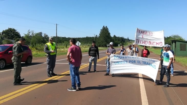 Hombre con problemas de salud mental dijo ser abogado y logró despejar un piquete en Alem