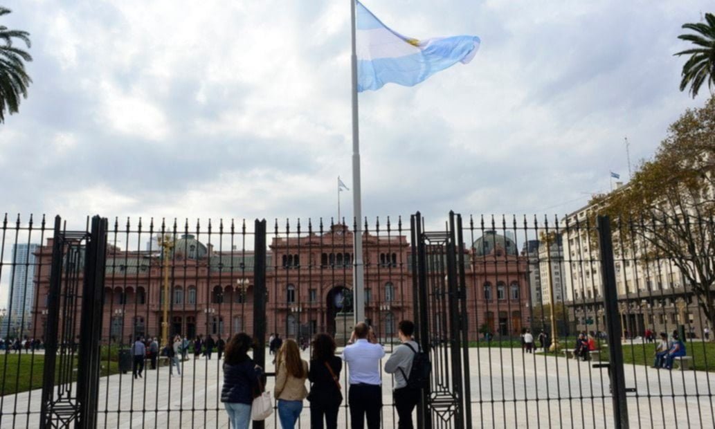 Tras el acuerdo entre Rodriguez Larreta y Alberto Fernández, la Plaza de Mayo amaneció sin rejas este lunes